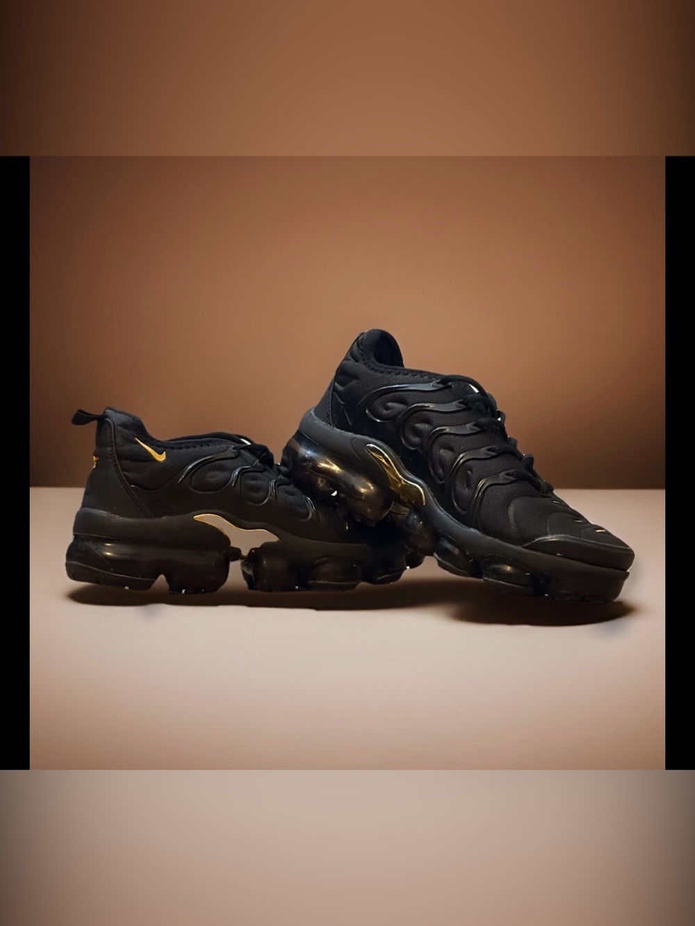 Nike Air Max VaporMax Plus Men's 8 Black Gold Sneakers Running Basketball Sports